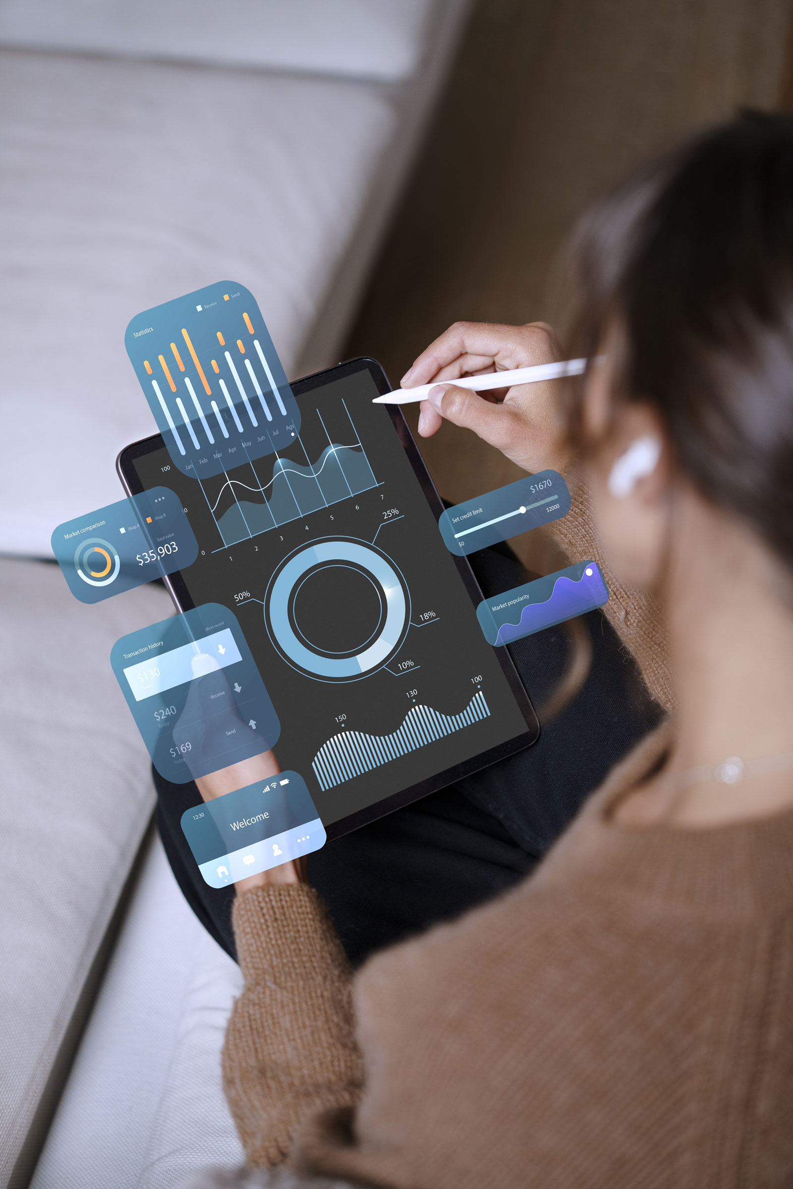 Femme consultant des graphiques interactifs sur une tablette.