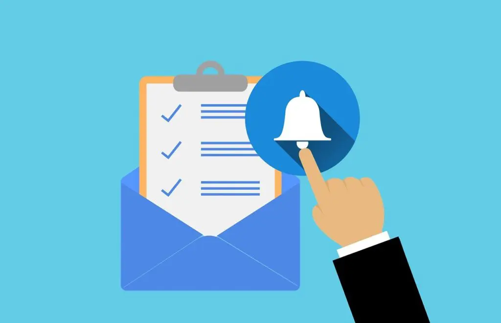 enveloppe avec une liste et une cloche pour activer la newsletter