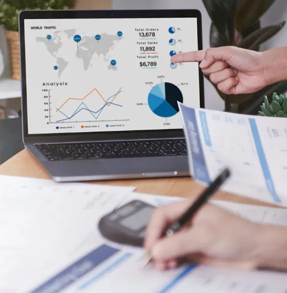 Visuel représentant une étude sur la conception de sites web éco-responsables, mettant en avant l'impact environnemental et l'efficacité des plateformes digitales.